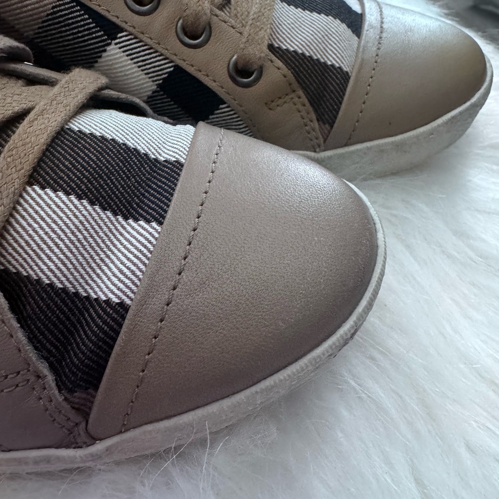 Burberry Brown Sneakers with Plaid Pattern - Picture 2 of 8